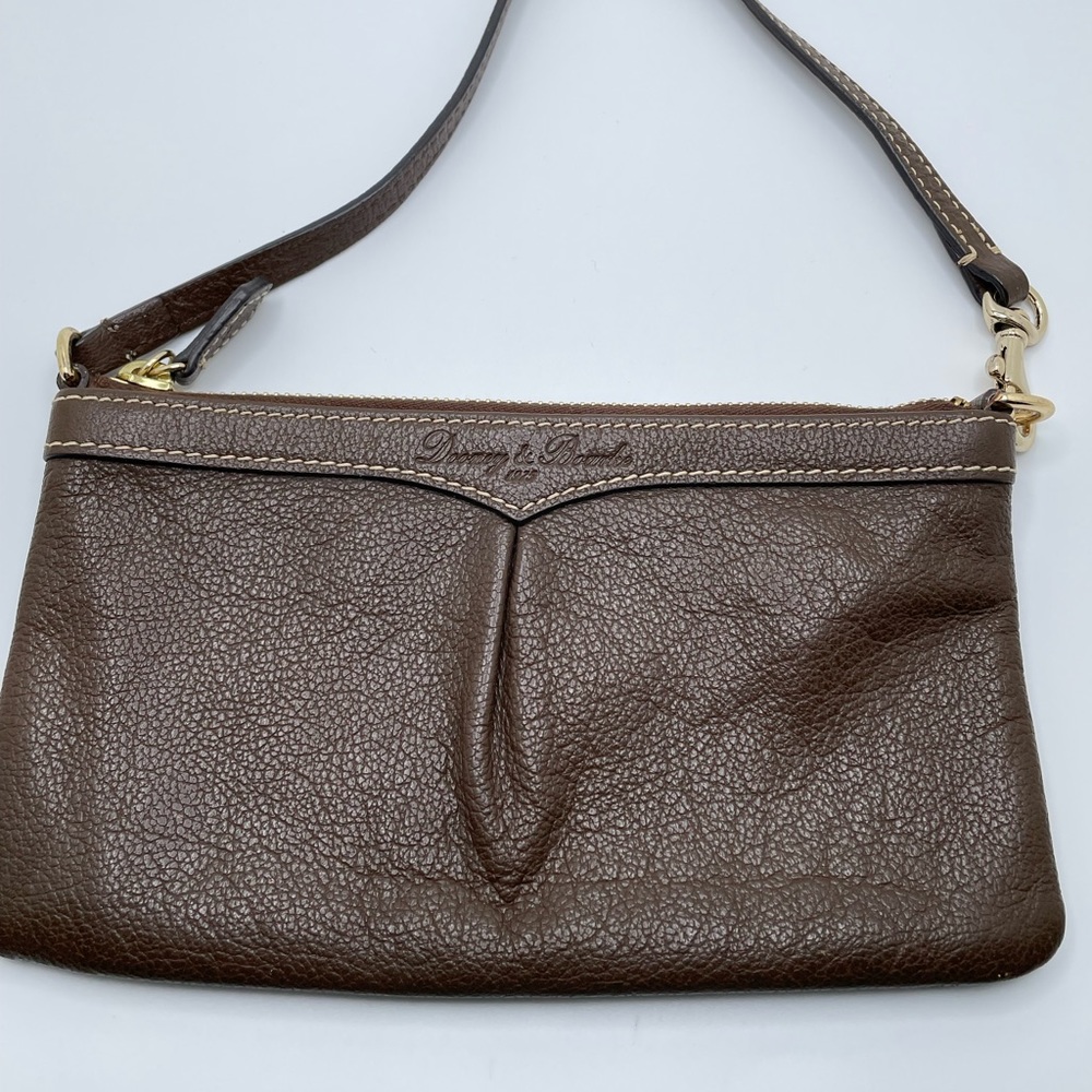 EUC Dooney & Bourke leather Wristlet